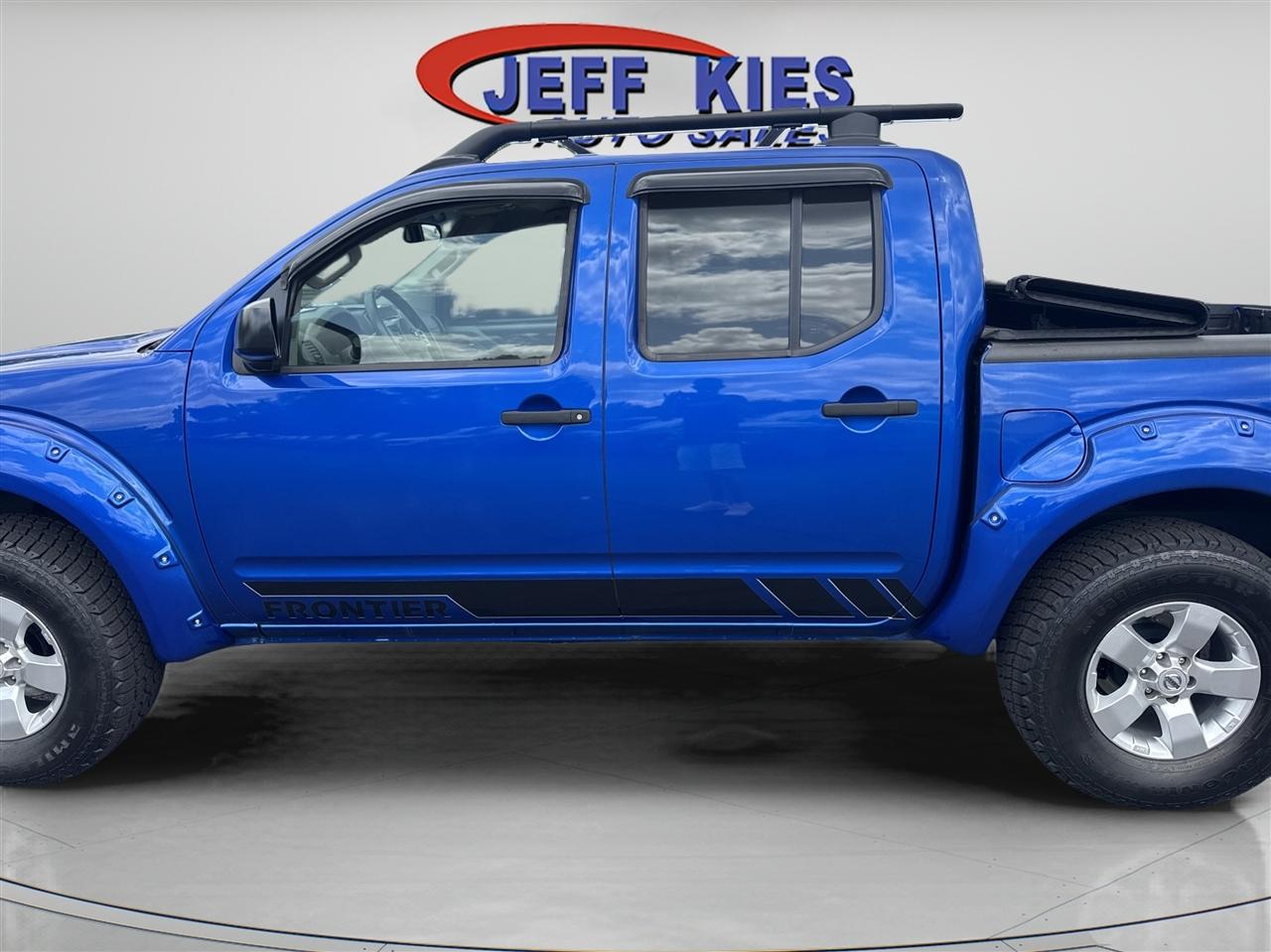 Nissan Frontier 2WD Crew Cab SWB Manual SV 2013