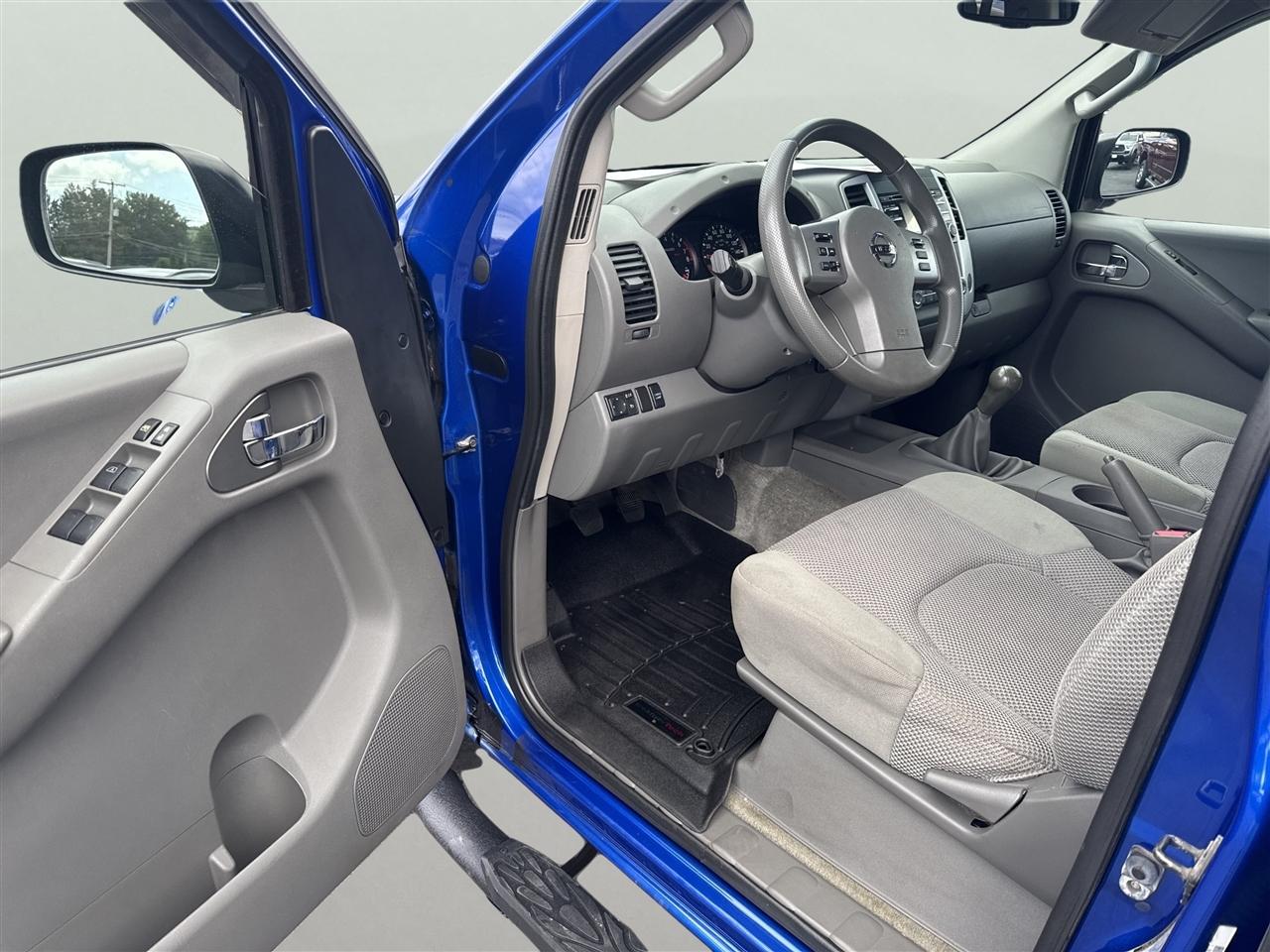 Nissan Frontier 2WD Crew Cab SWB Manual SV 2013