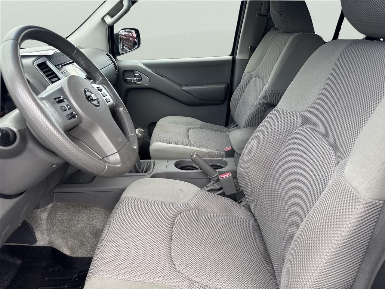 Nissan Frontier 2WD Crew Cab SWB Manual SV 2013