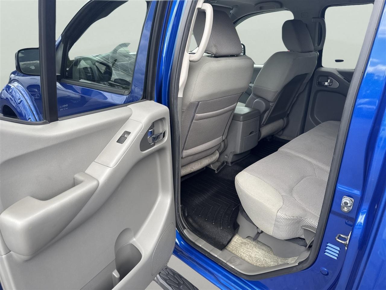 Nissan Frontier 2WD Crew Cab SWB Manual SV 2013