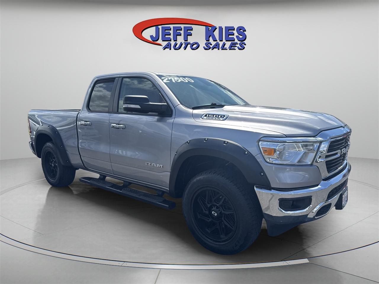 RAM 1500 Big Horn 4x4 Quad Cab 6'4" Box 2020