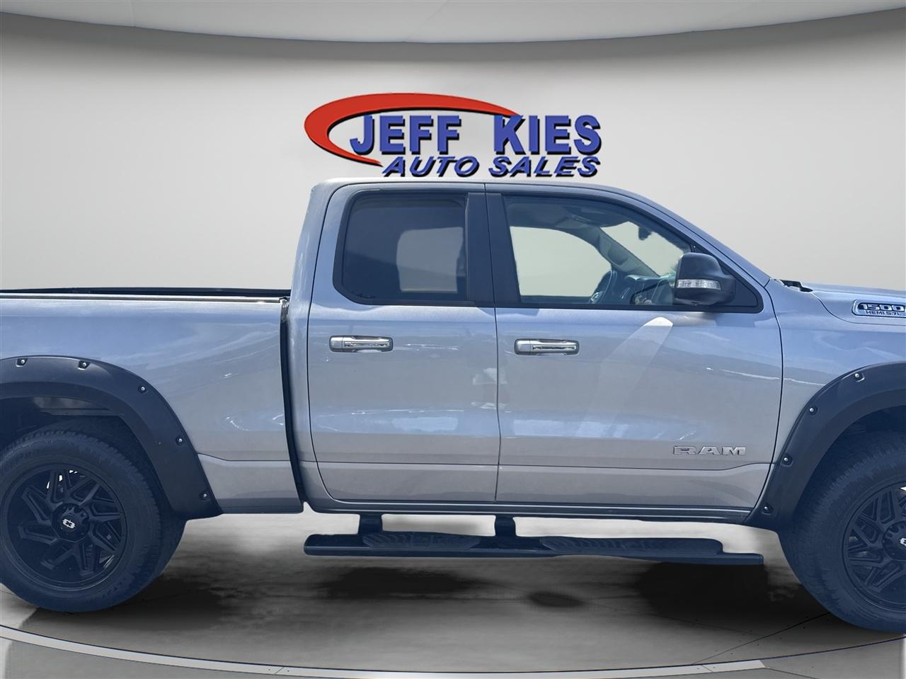 RAM 1500 Big Horn 4x4 Quad Cab 6'4" Box 2020
