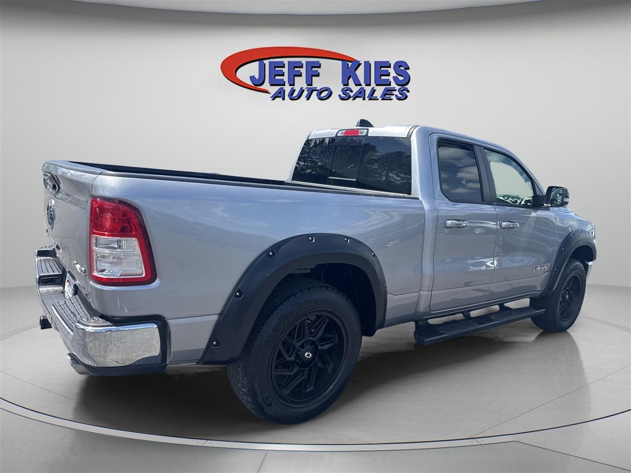 RAM 1500 Big Horn 4x4 Quad Cab 6'4" Box 2020