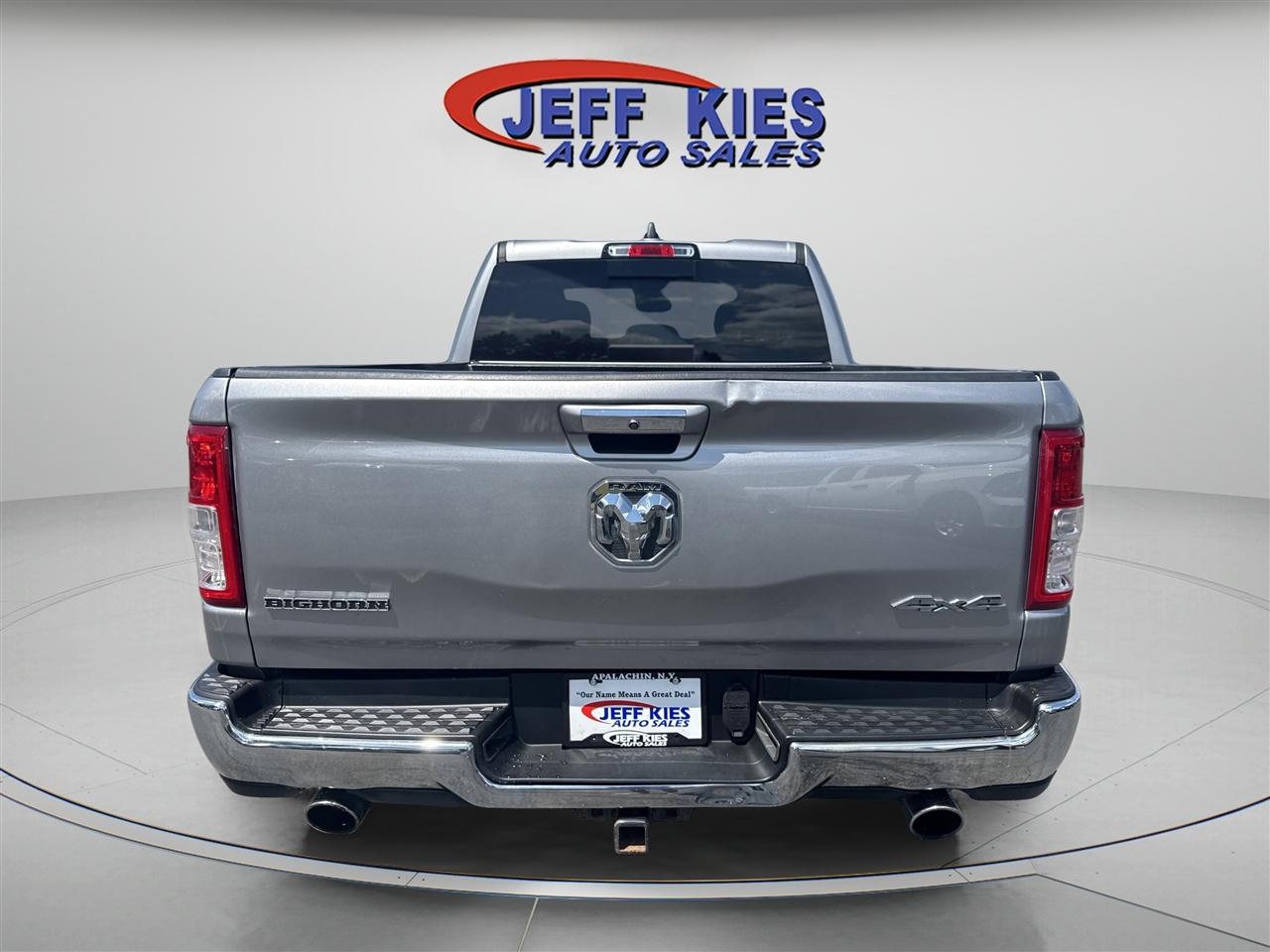 RAM 1500 Big Horn 4x4 Quad Cab 6'4" Box 2020