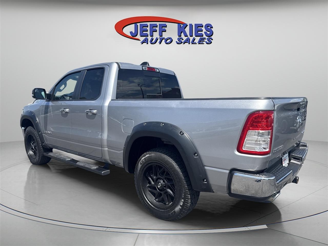 RAM 1500 Big Horn 4x4 Quad Cab 6'4" Box 2020