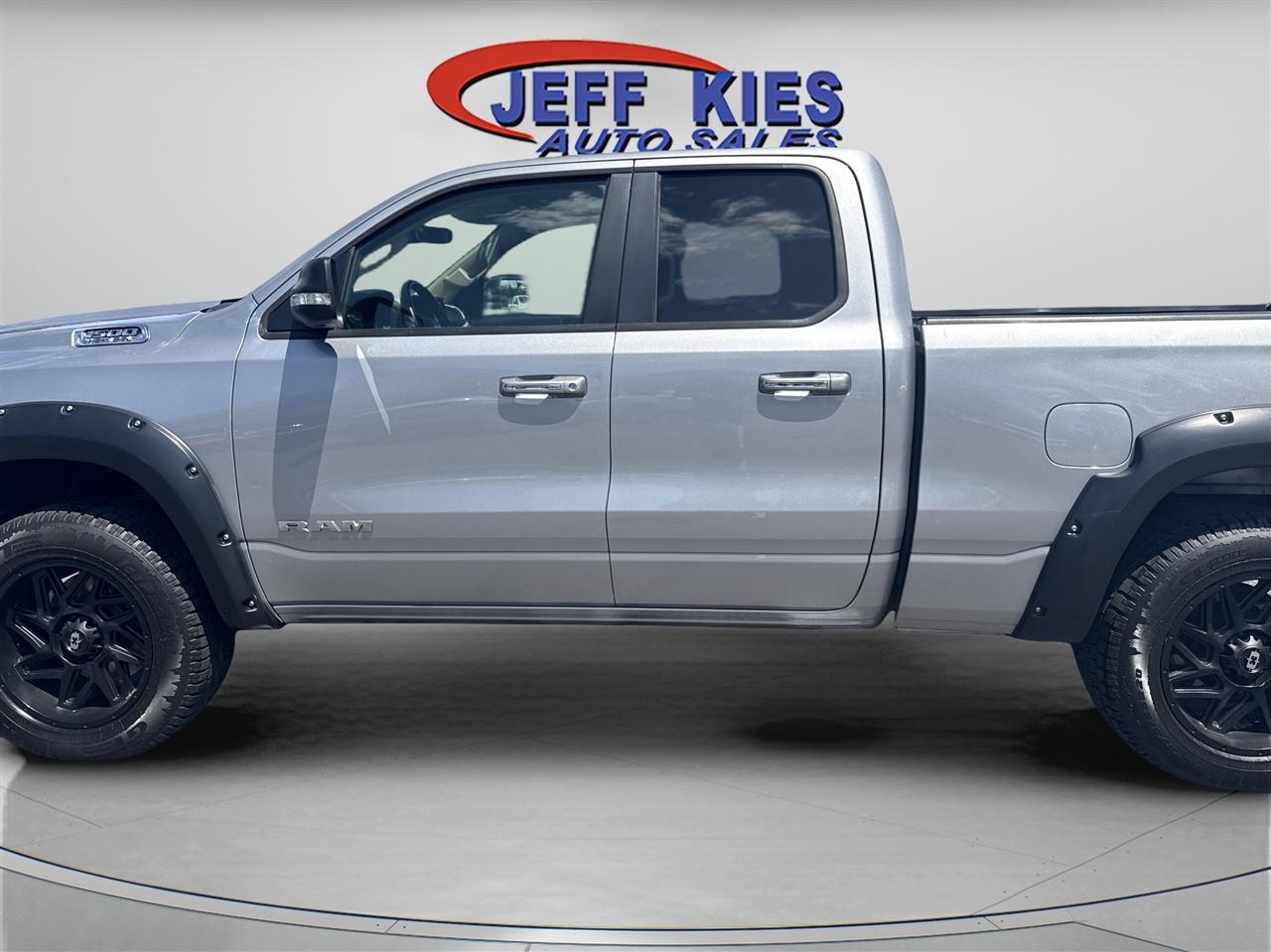RAM 1500 Big Horn 4x4 Quad Cab 6'4" Box 2020