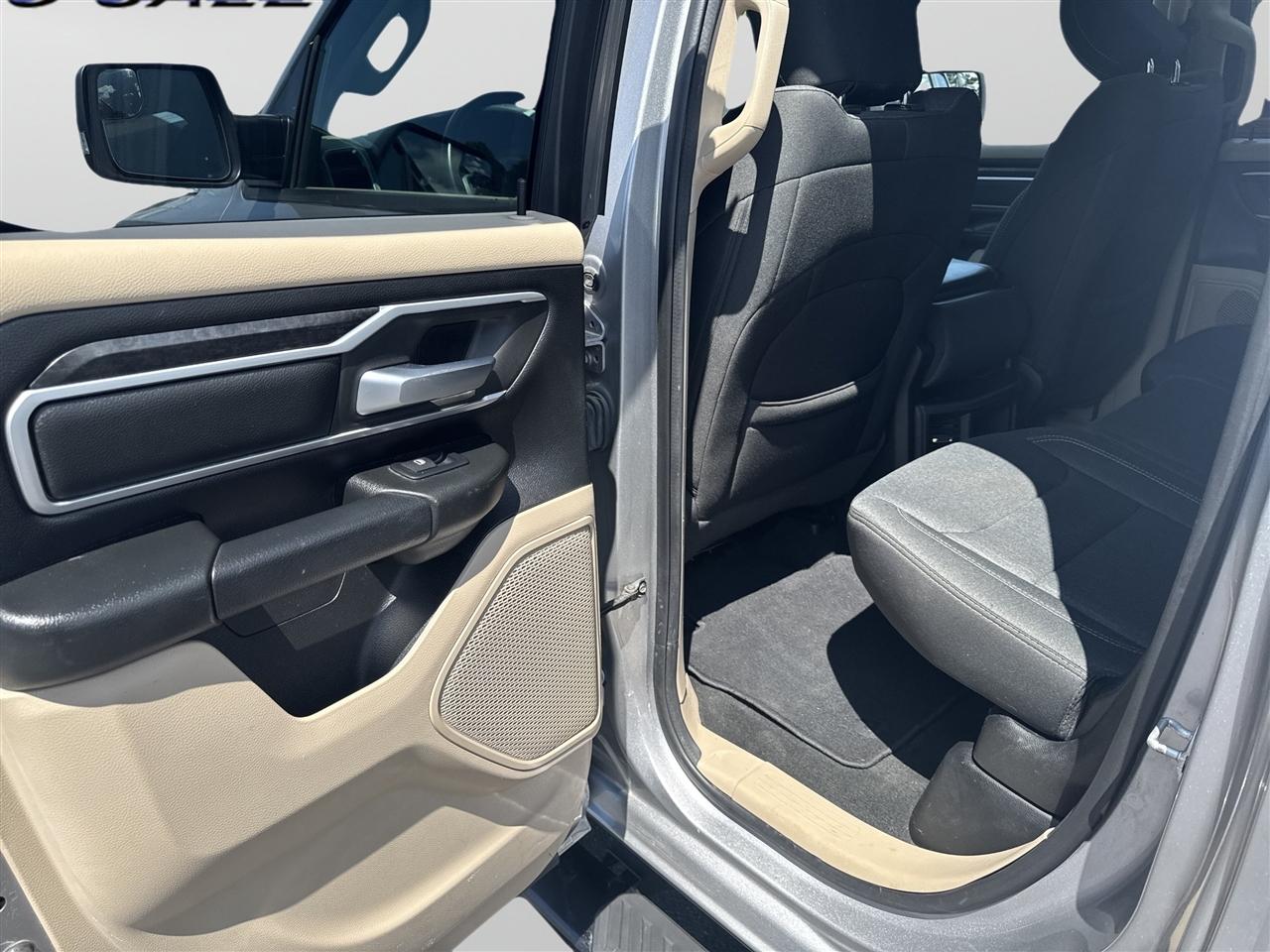 RAM 1500 Big Horn 4x4 Quad Cab 6'4" Box 2020