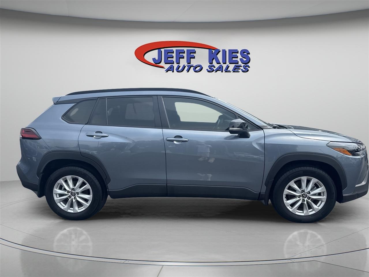 Toyota Corolla Cross LE 2WD (Natl) 2026