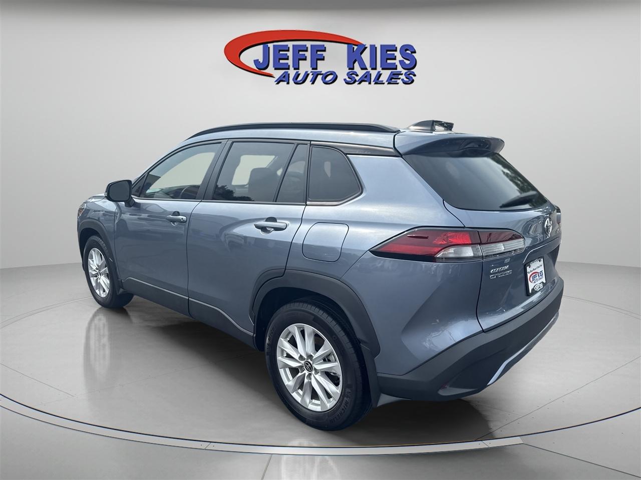 Toyota Corolla Cross LE 2WD (Natl) 2026