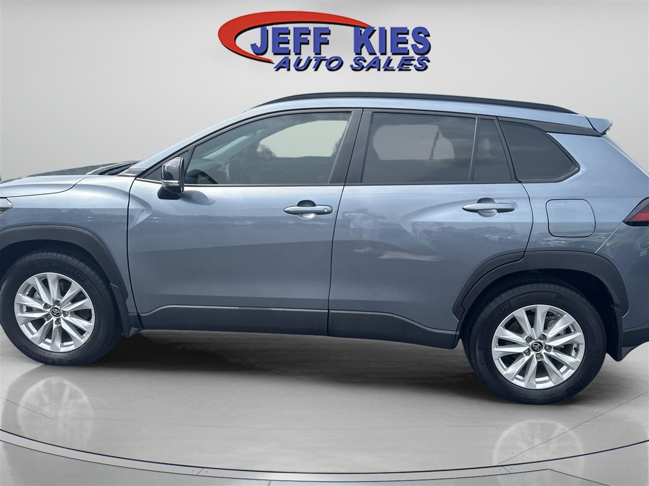 Toyota Corolla Cross LE 2WD (Natl) 2026