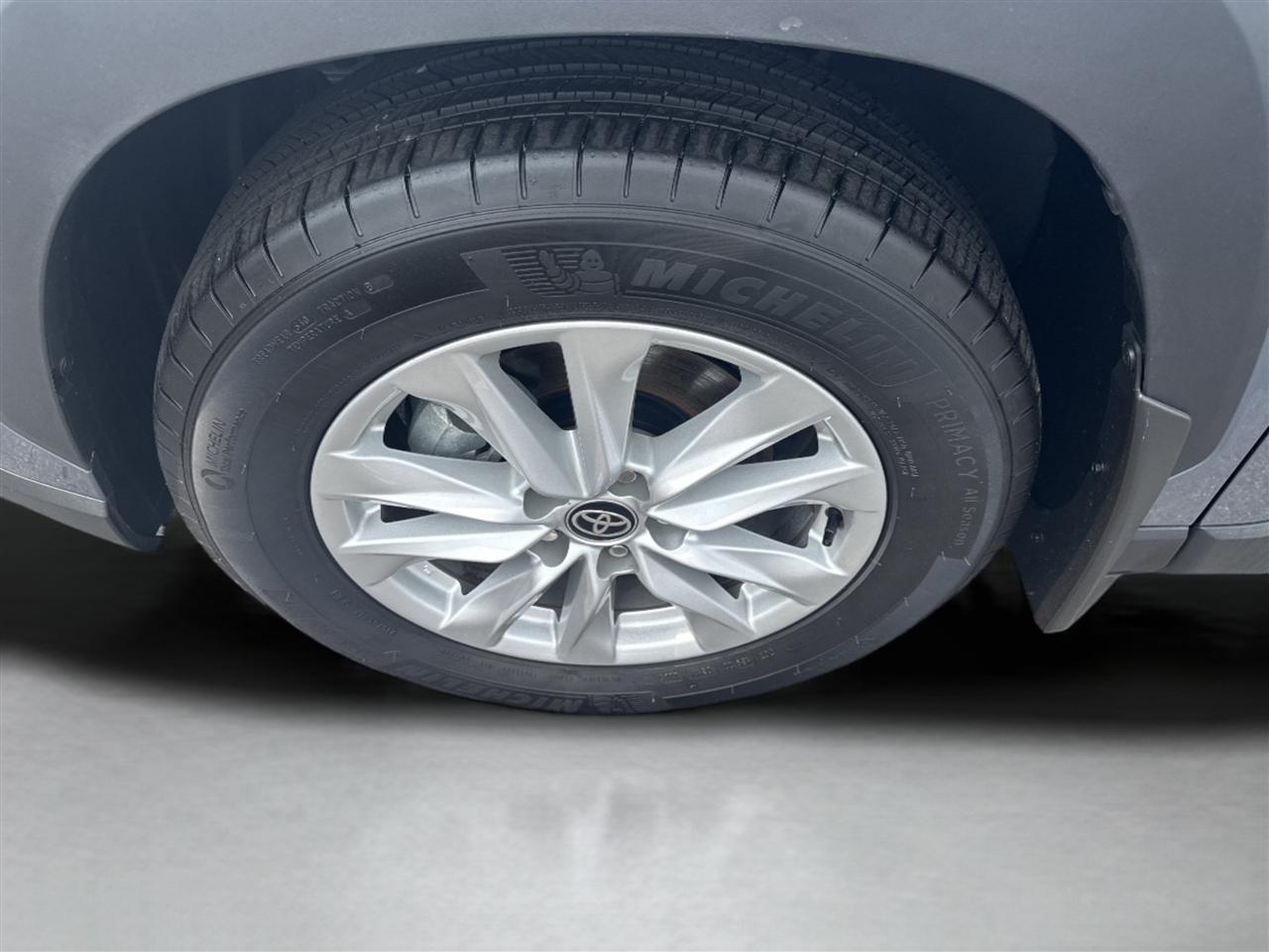Toyota Corolla Cross LE 2WD (Natl) 2026