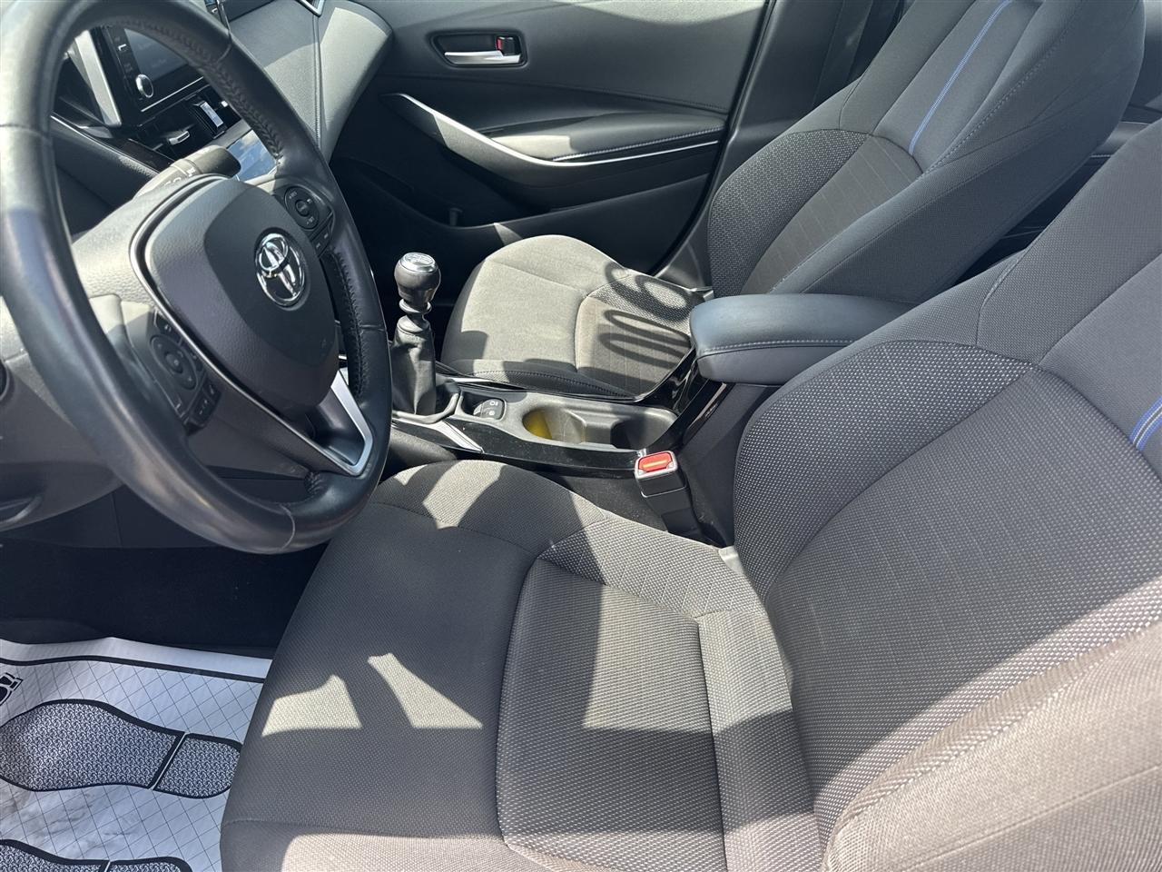 Toyota Corolla SE Manual (Natl) 2020