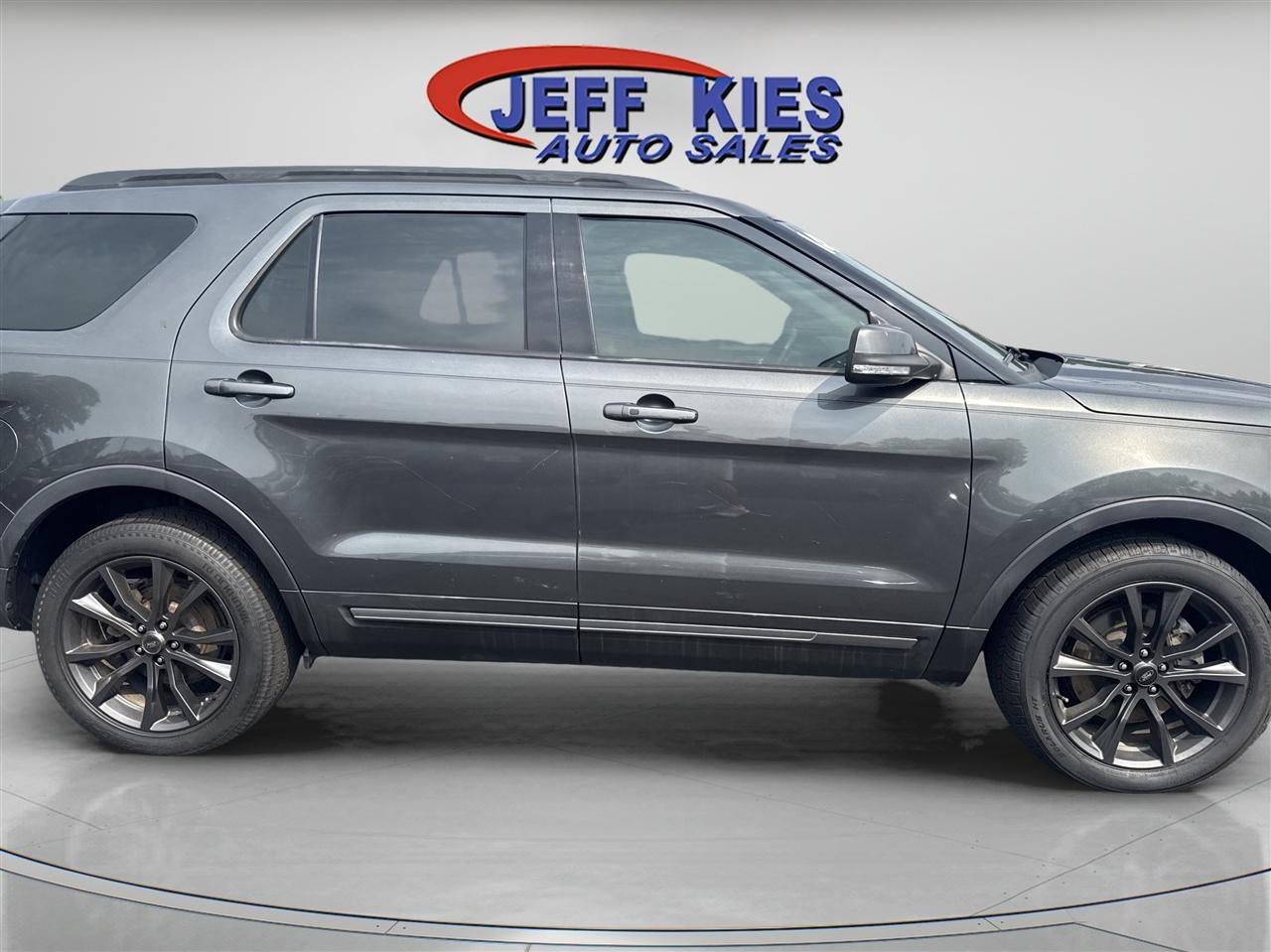 Ford Explorer XLT FWD 2019