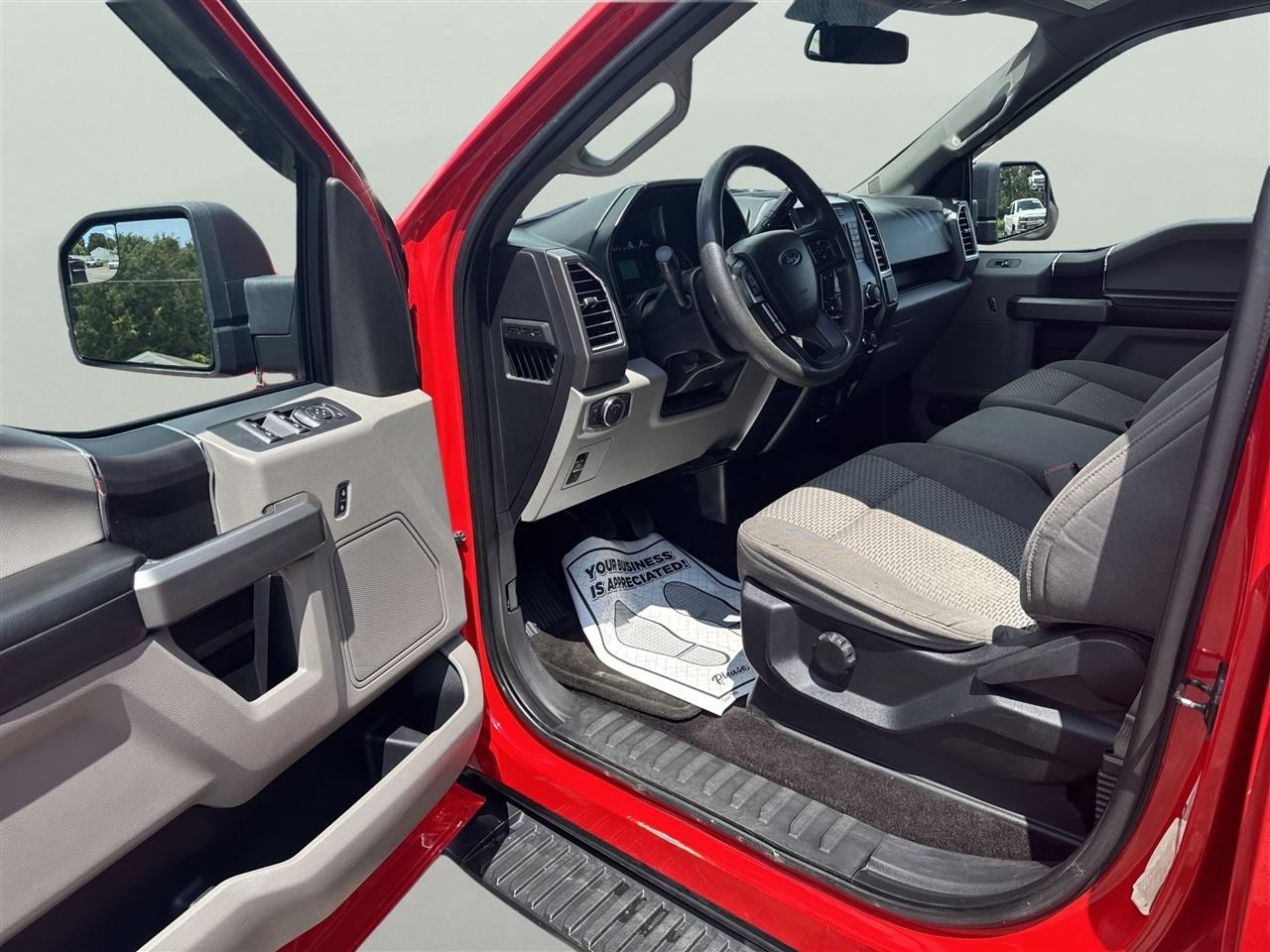 Ford F-150 4WD SuperCrew 145" Lariat 2016