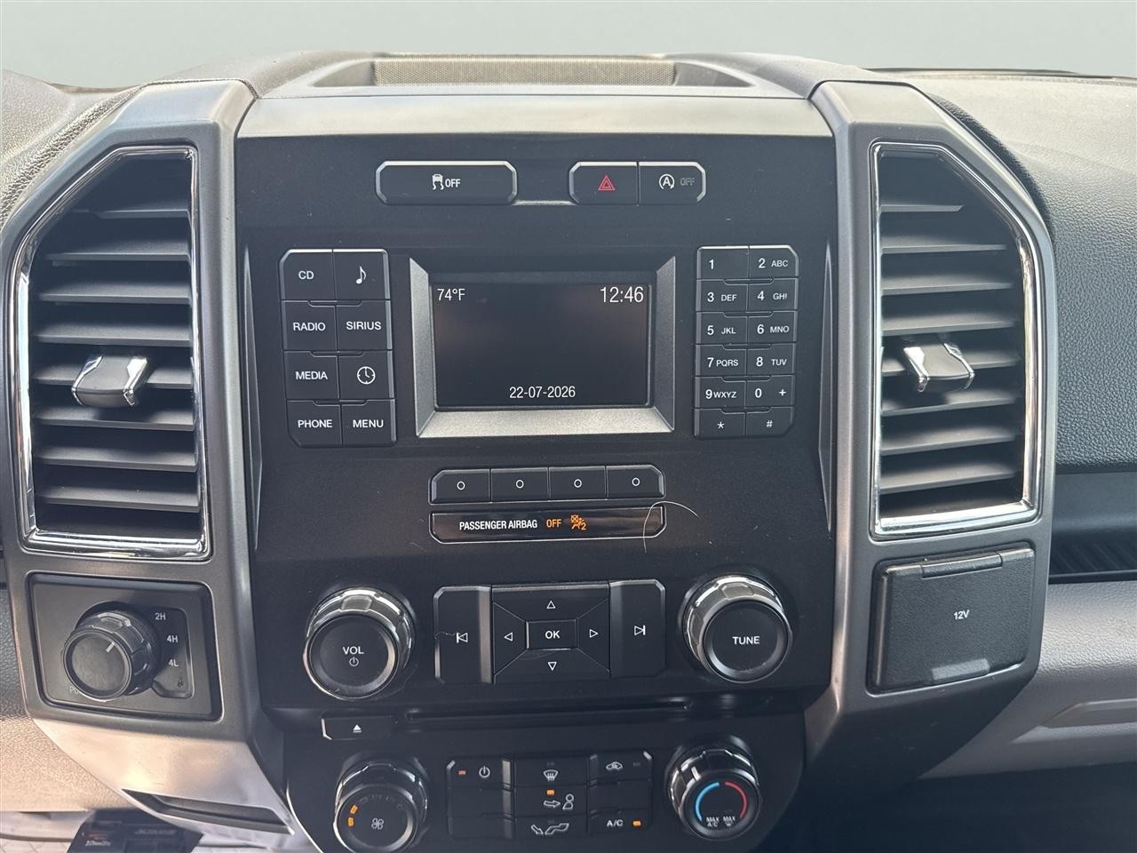 Ford F-150 4WD SuperCrew 145" Lariat 2016