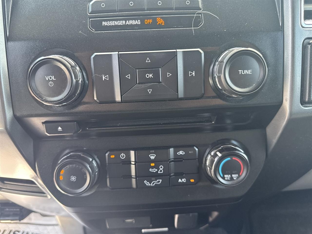 Ford F-150 4WD SuperCrew 145" Lariat 2016
