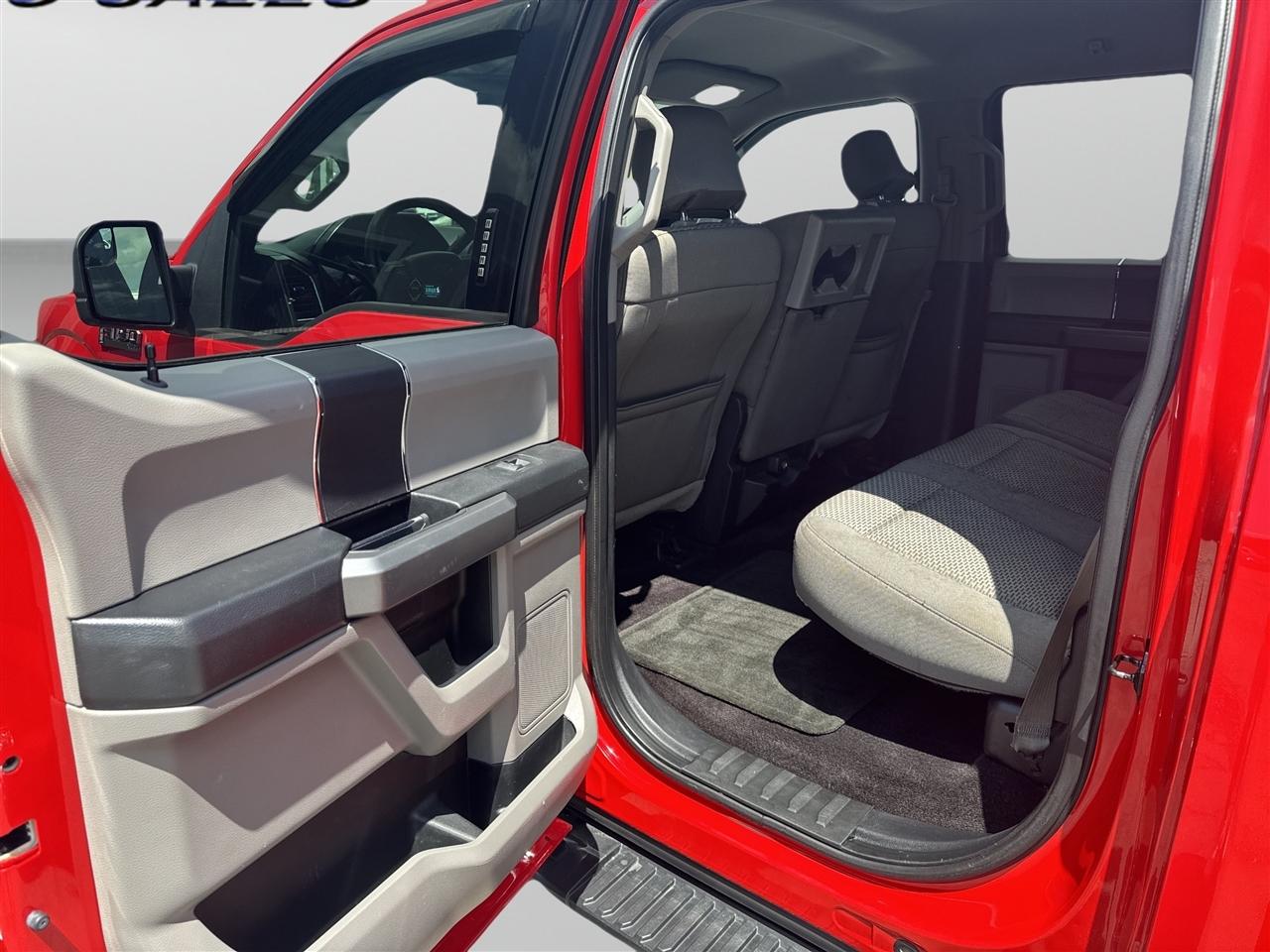 Ford F-150 4WD SuperCrew 145" Lariat 2016