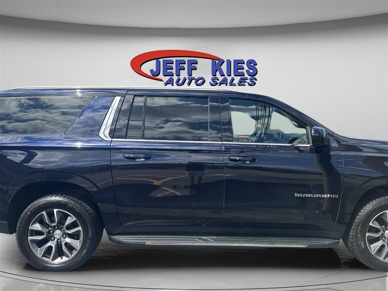 Chevrolet Suburban 4WD 4dr LT 2022