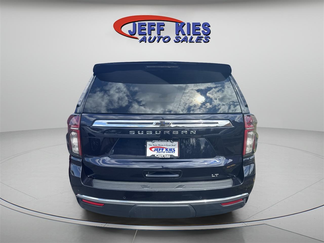 Chevrolet Suburban 4WD 4dr LT 2022