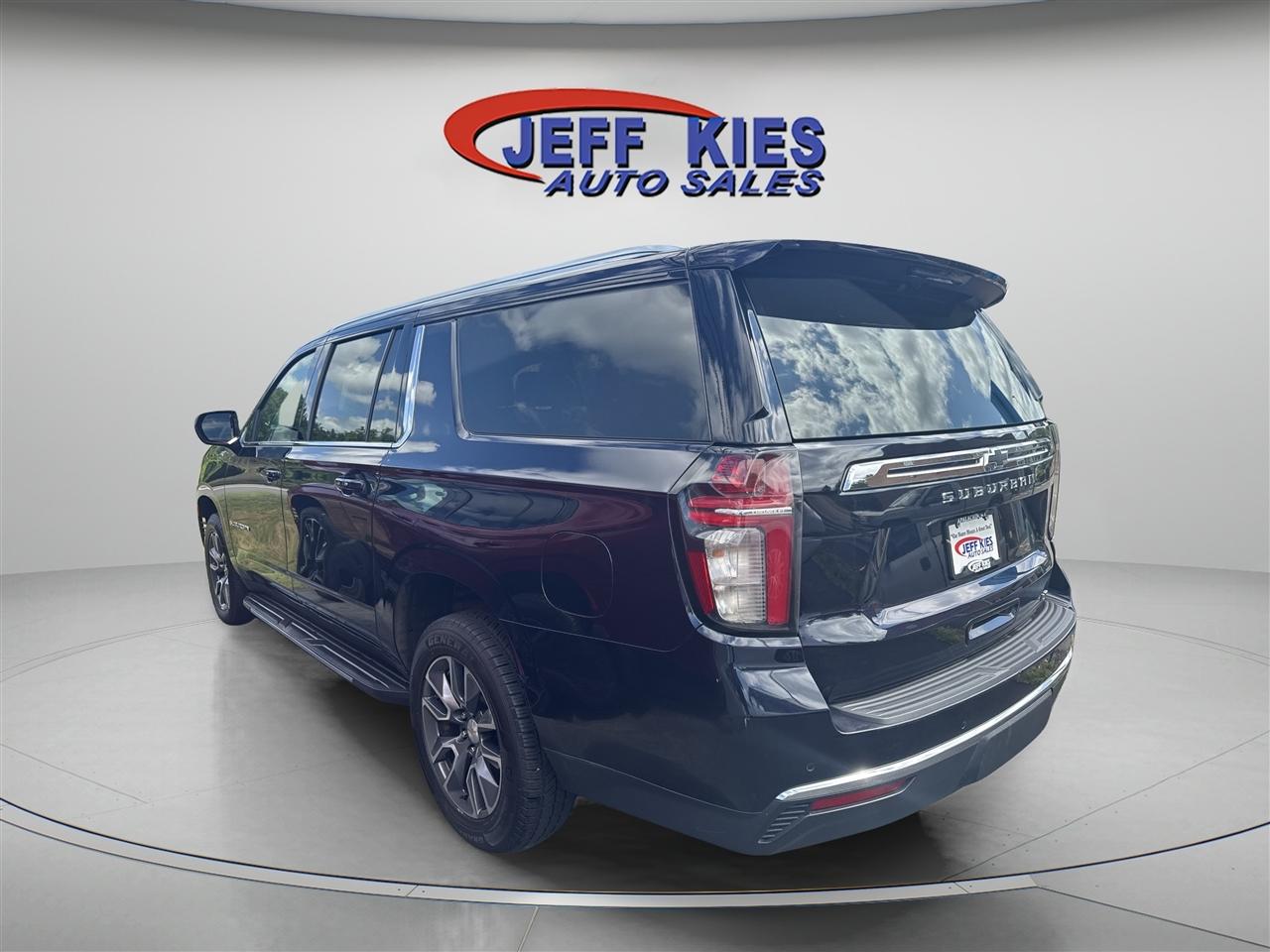 Chevrolet Suburban 4WD 4dr LT 2022