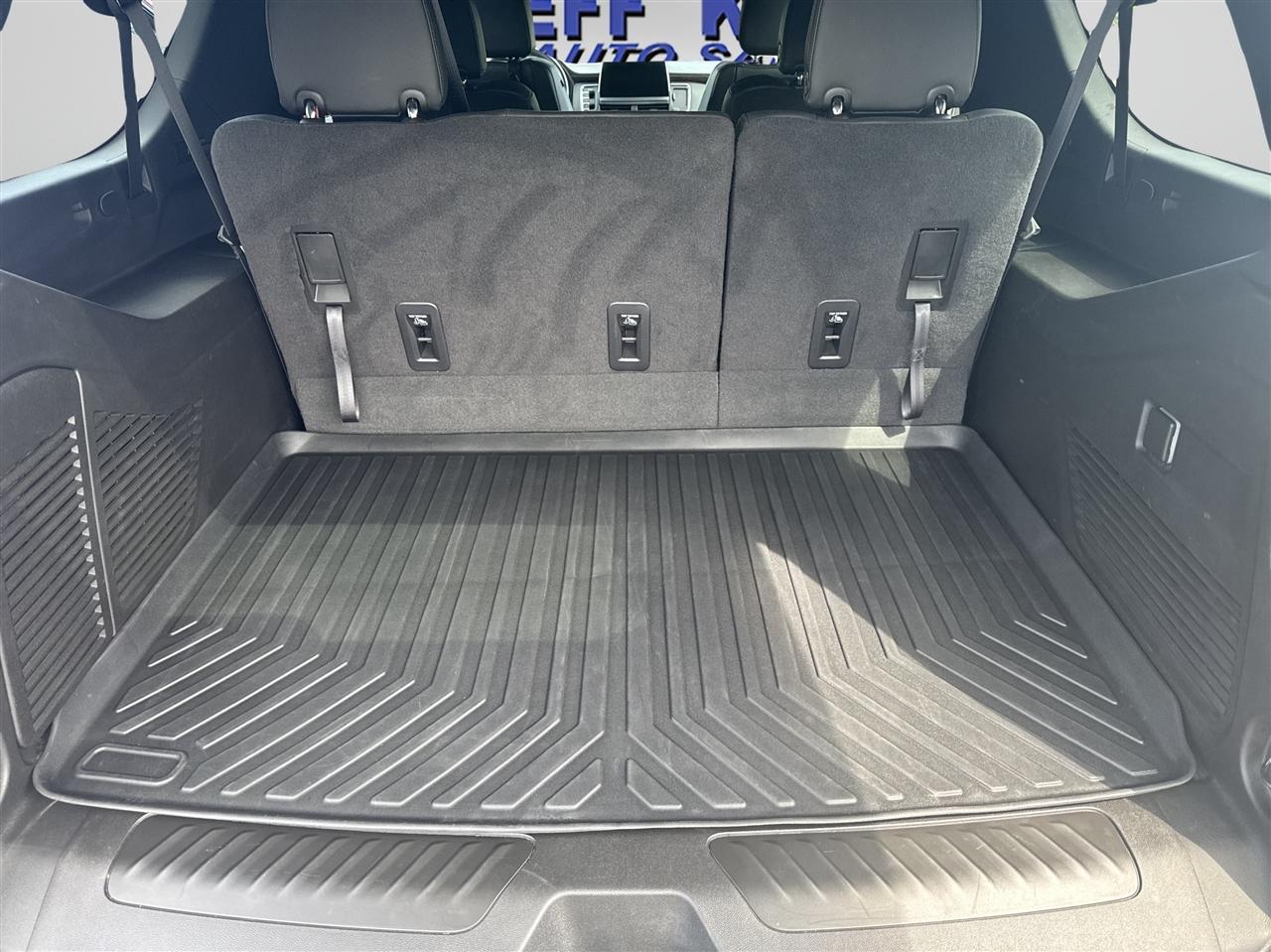 Chevrolet Suburban 4WD 4dr LT 2022