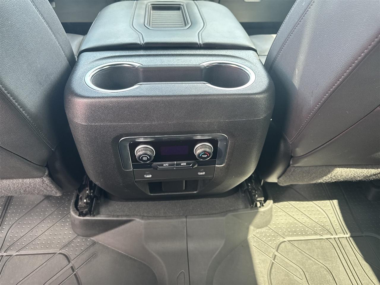 Chevrolet Suburban 4WD 4dr LT 2022