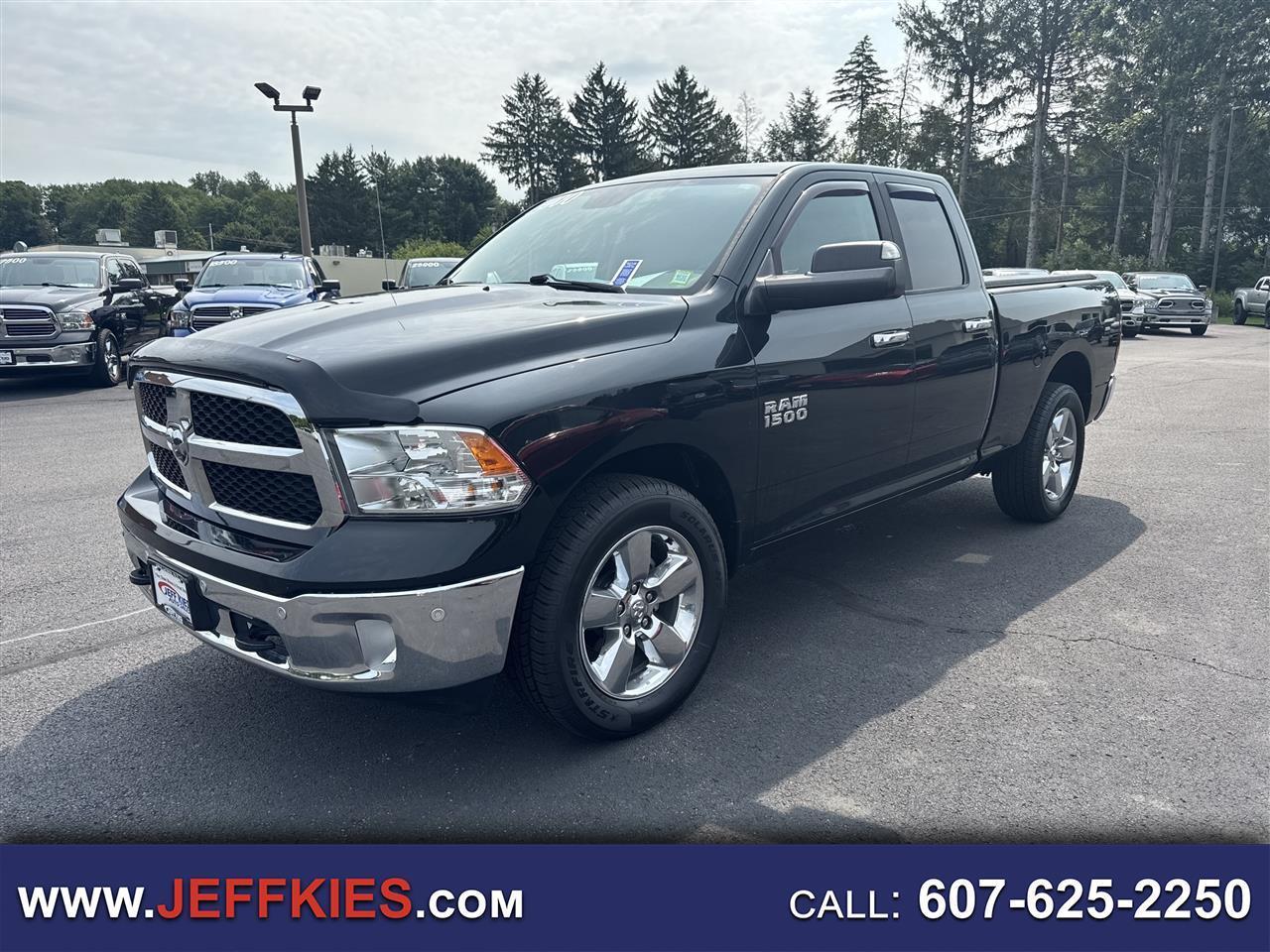 2015 RAM 1500 4WD Quad Cab 140.5" Big Horn