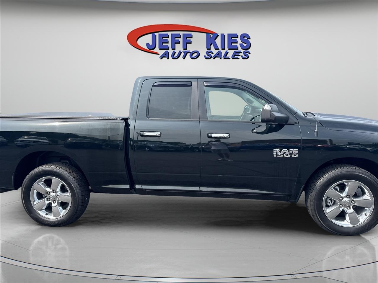 RAM 1500 4WD Quad Cab 140.5" Big Horn 2015