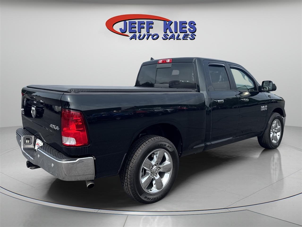 RAM 1500 4WD Quad Cab 140.5" Big Horn 2015