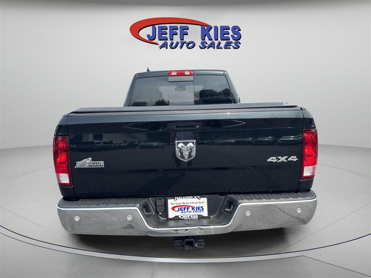 RAM 1500 4WD Quad Cab 140.5" Big Horn 2015