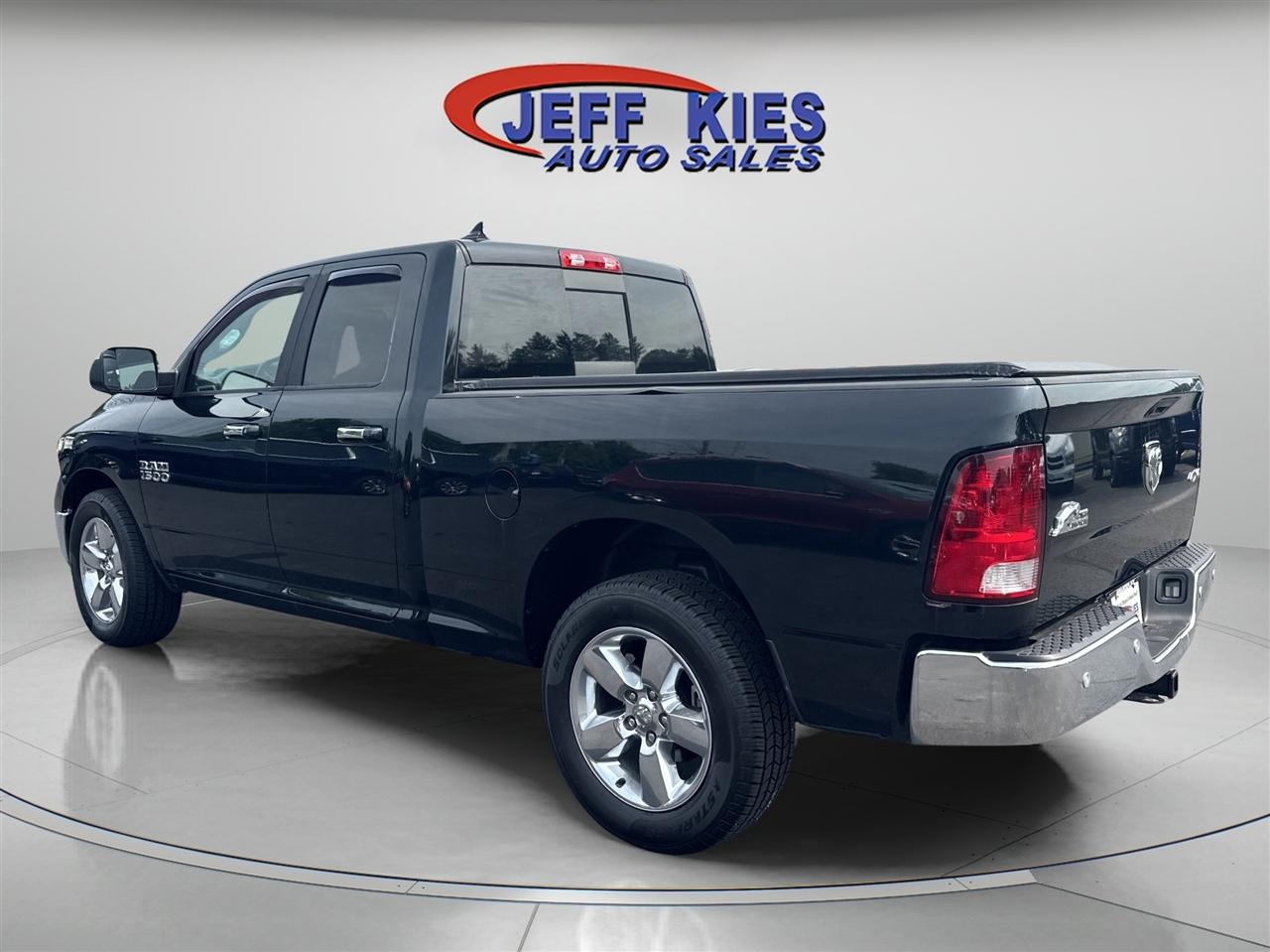 RAM 1500 4WD Quad Cab 140.5" Big Horn 2015
