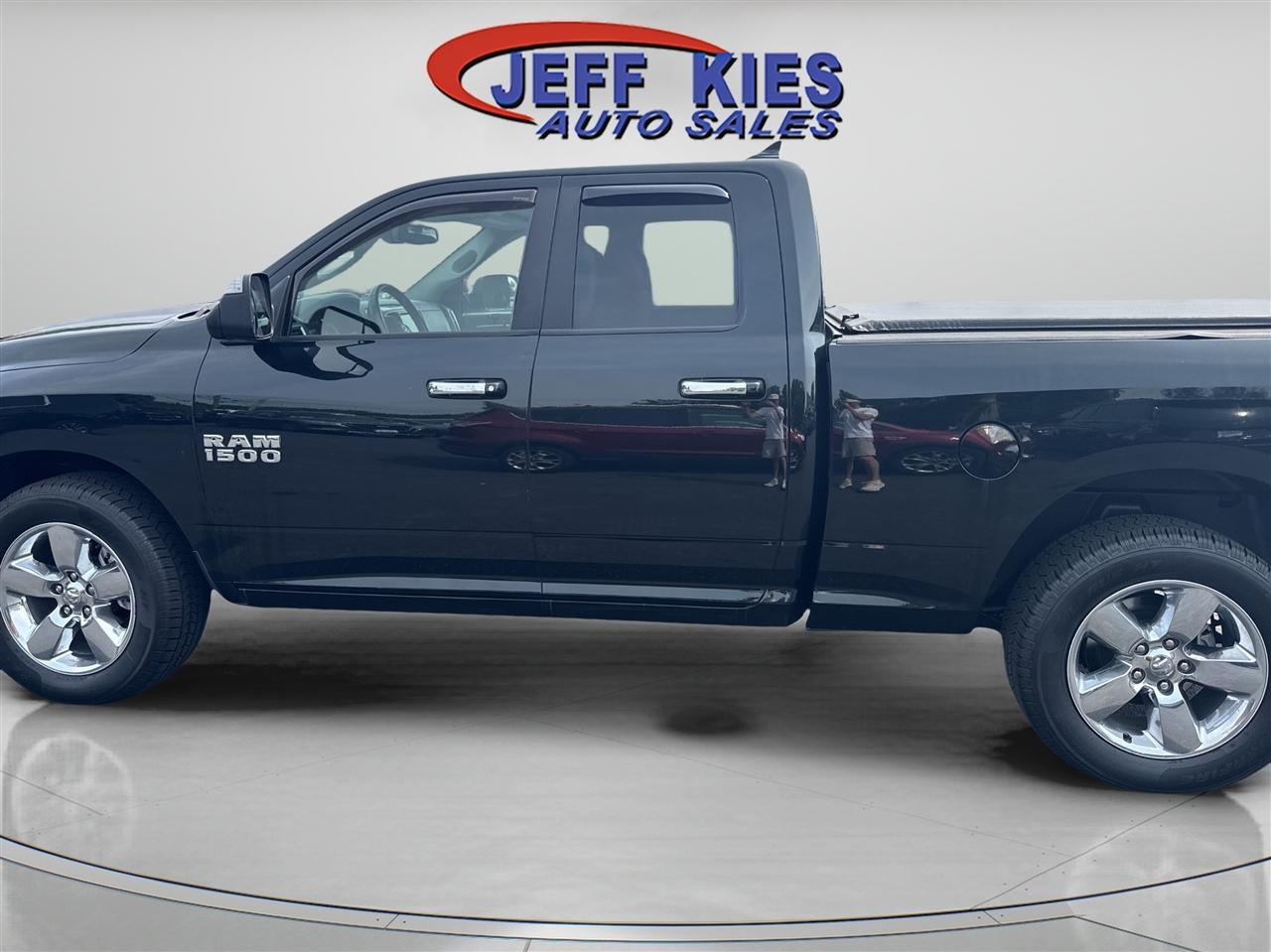 RAM 1500 4WD Quad Cab 140.5" Big Horn 2015