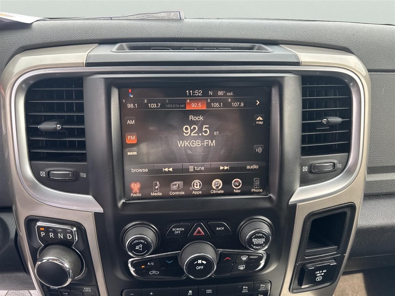 RAM 1500 4WD Quad Cab 140.5" Big Horn 2015