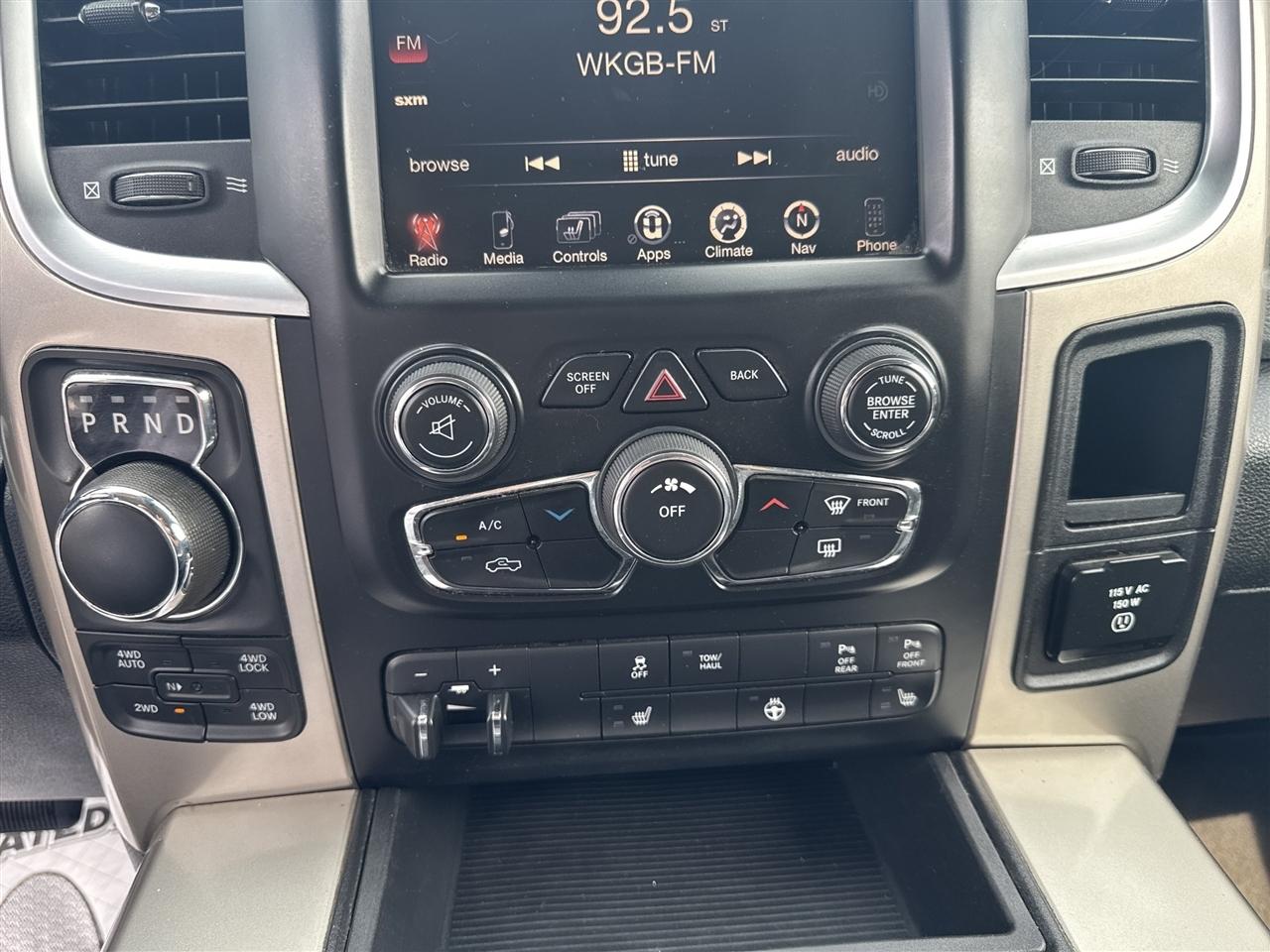 RAM 1500 4WD Quad Cab 140.5" Big Horn 2015
