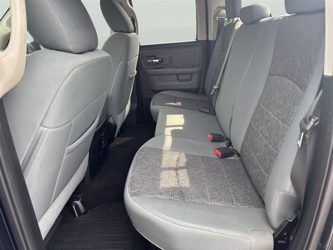 RAM 1500 4WD Quad Cab 140.5" Big Horn 2015
