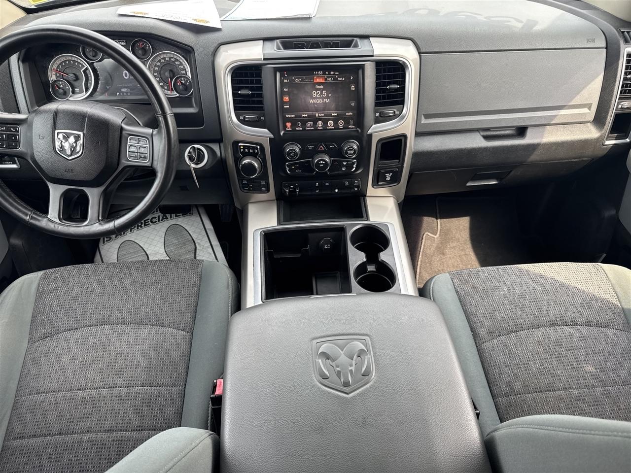 RAM 1500 4WD Quad Cab 140.5" Big Horn 2015