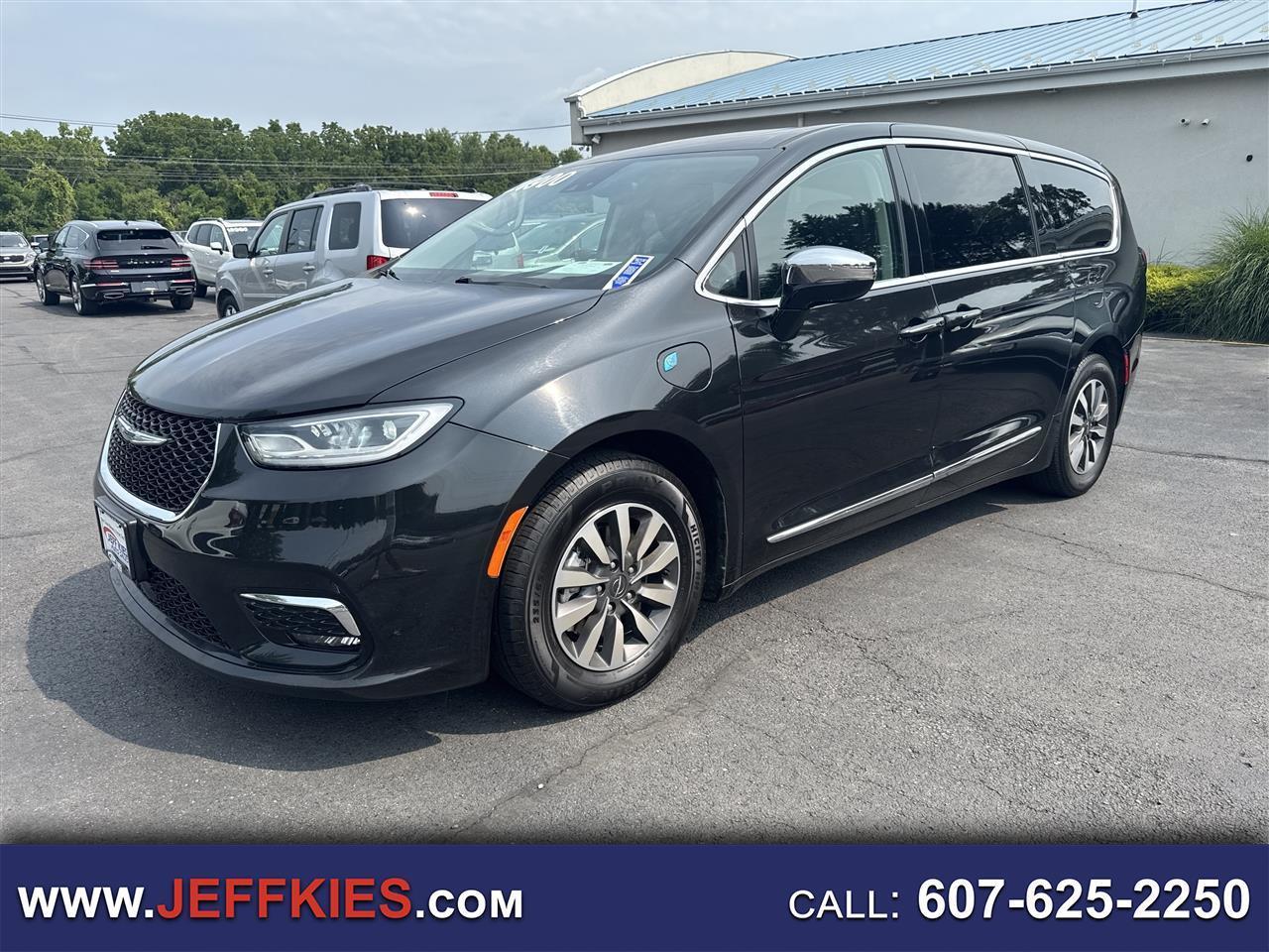 2023 Chrysler Pacifica Hybrid Limited FWD