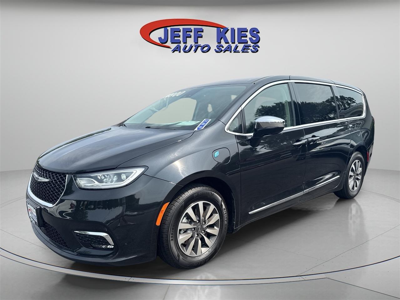 2023 Chrysler Pacifica Hybrid Limited FWD