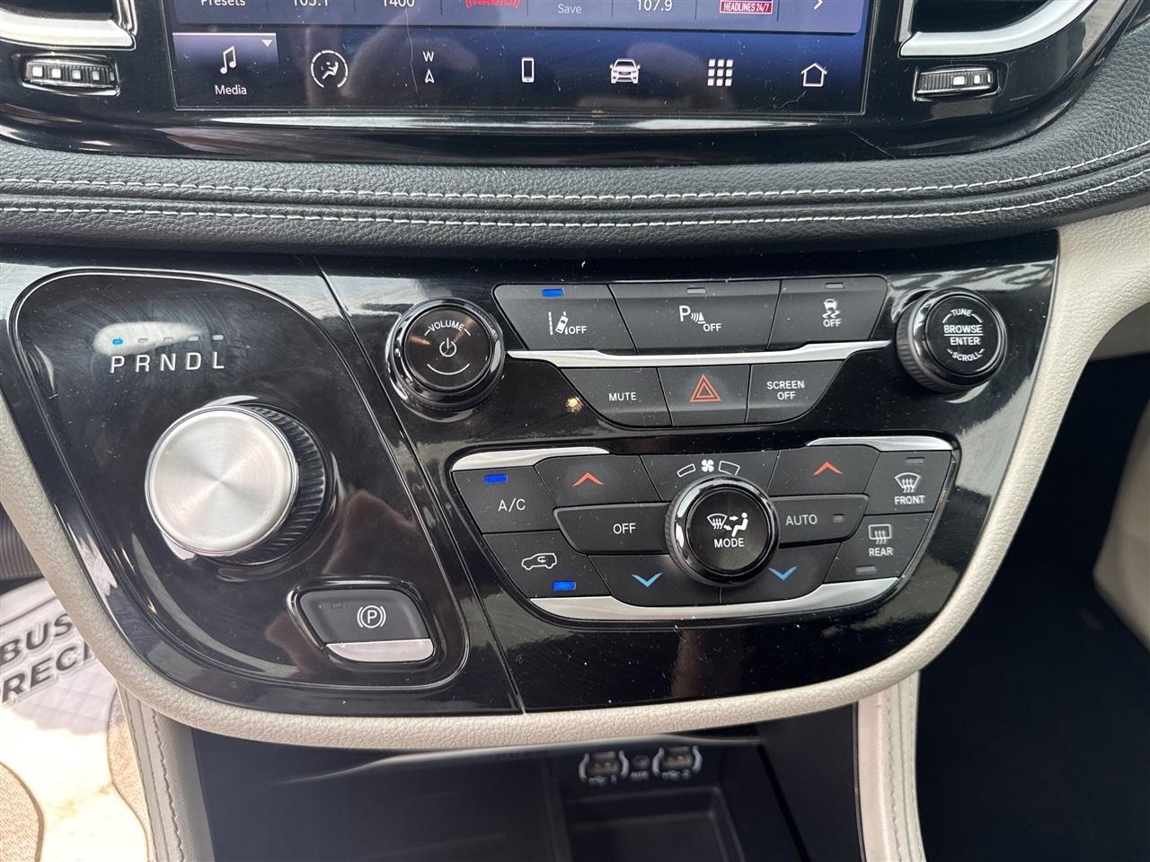 Chrysler Pacifica Hybrid Limited FWD 2023