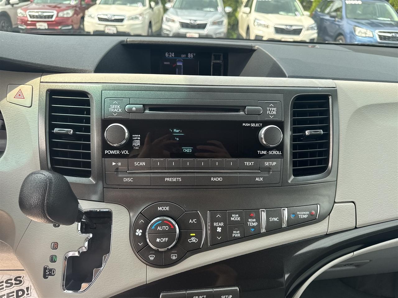 Toyota Sienna 5dr 8-Pass Van V6 LE FWD (Natl) 2014