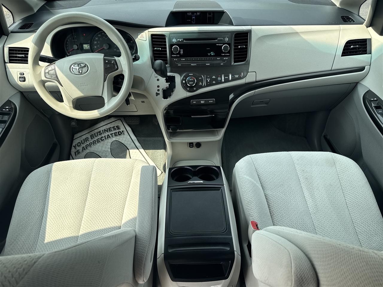 Toyota Sienna 5dr 8-Pass Van V6 LE FWD (Natl) 2014