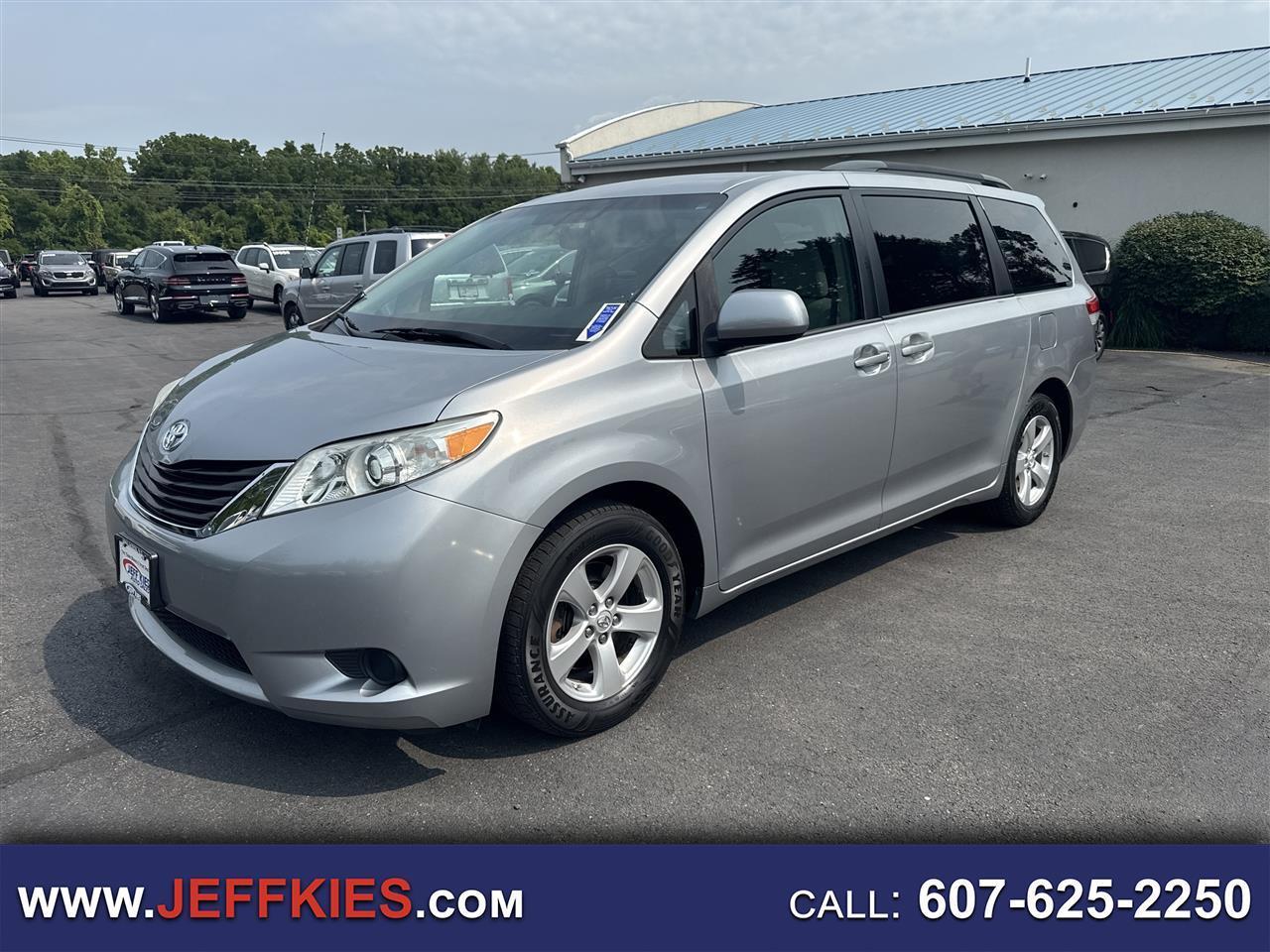 Toyota Sienna 5dr 8-Pass Van V6 LE FWD (Natl) 2014