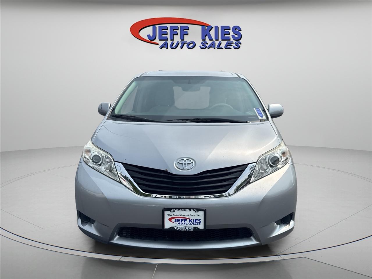 Toyota Sienna 5dr 8-Pass Van V6 LE FWD (Natl) 2014
