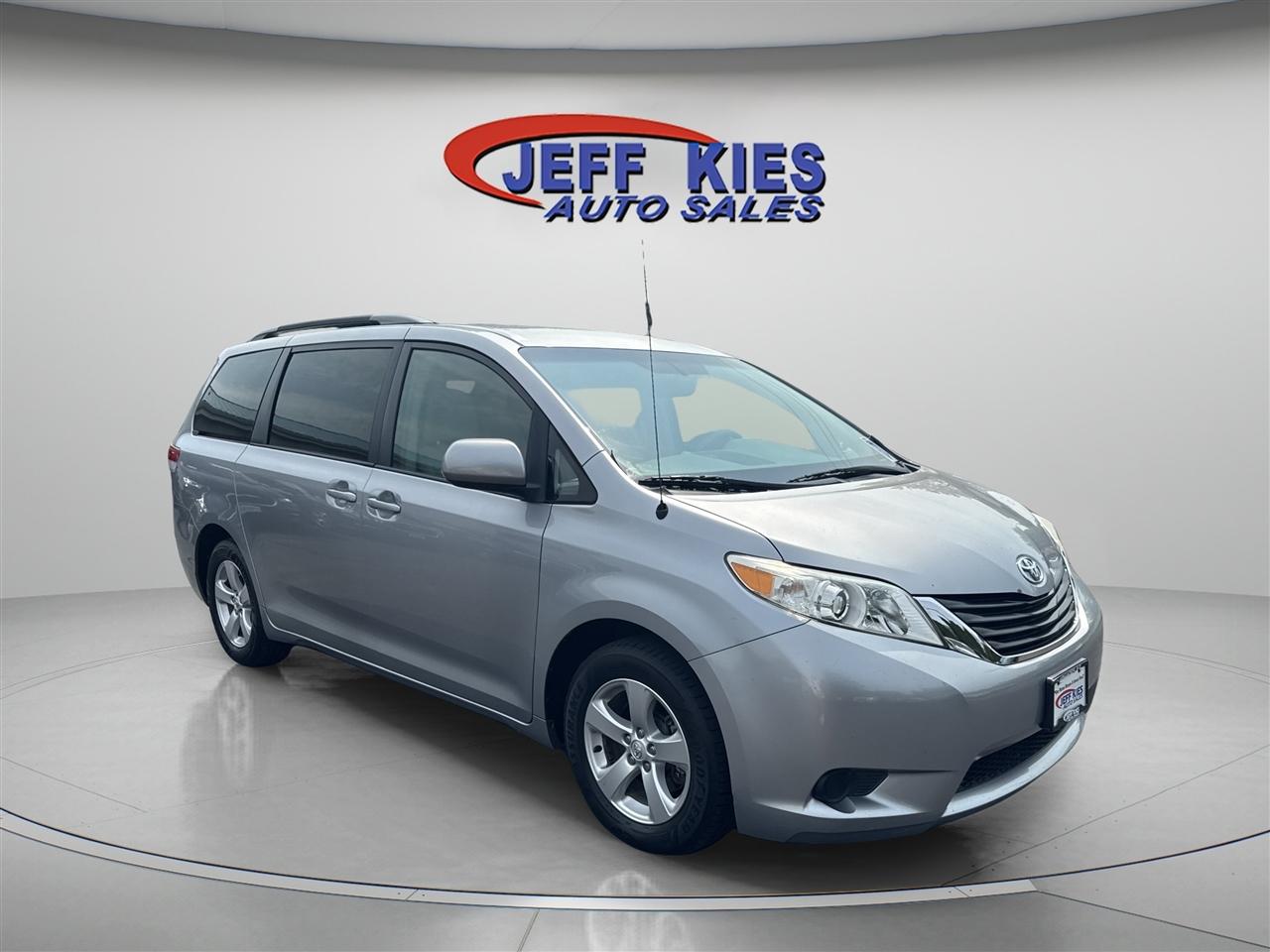 Toyota Sienna 5dr 8-Pass Van V6 LE FWD (Natl) 2014