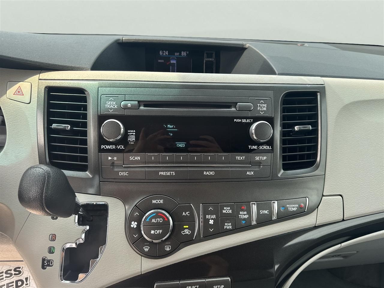 Toyota Sienna 5dr 8-Pass Van V6 LE FWD (Natl) 2014