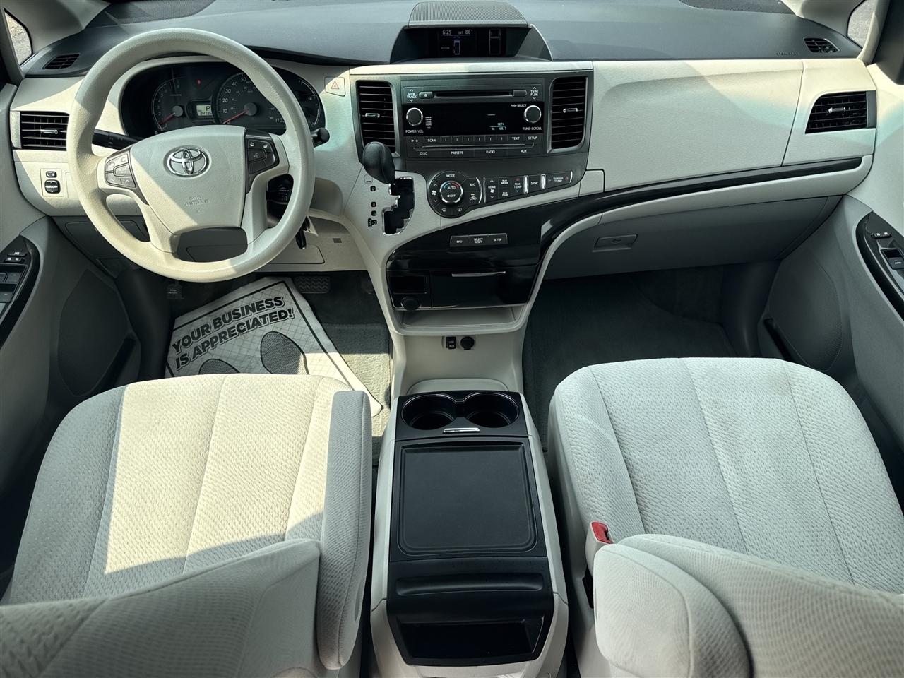 Toyota Sienna 5dr 8-Pass Van V6 LE FWD (Natl) 2014