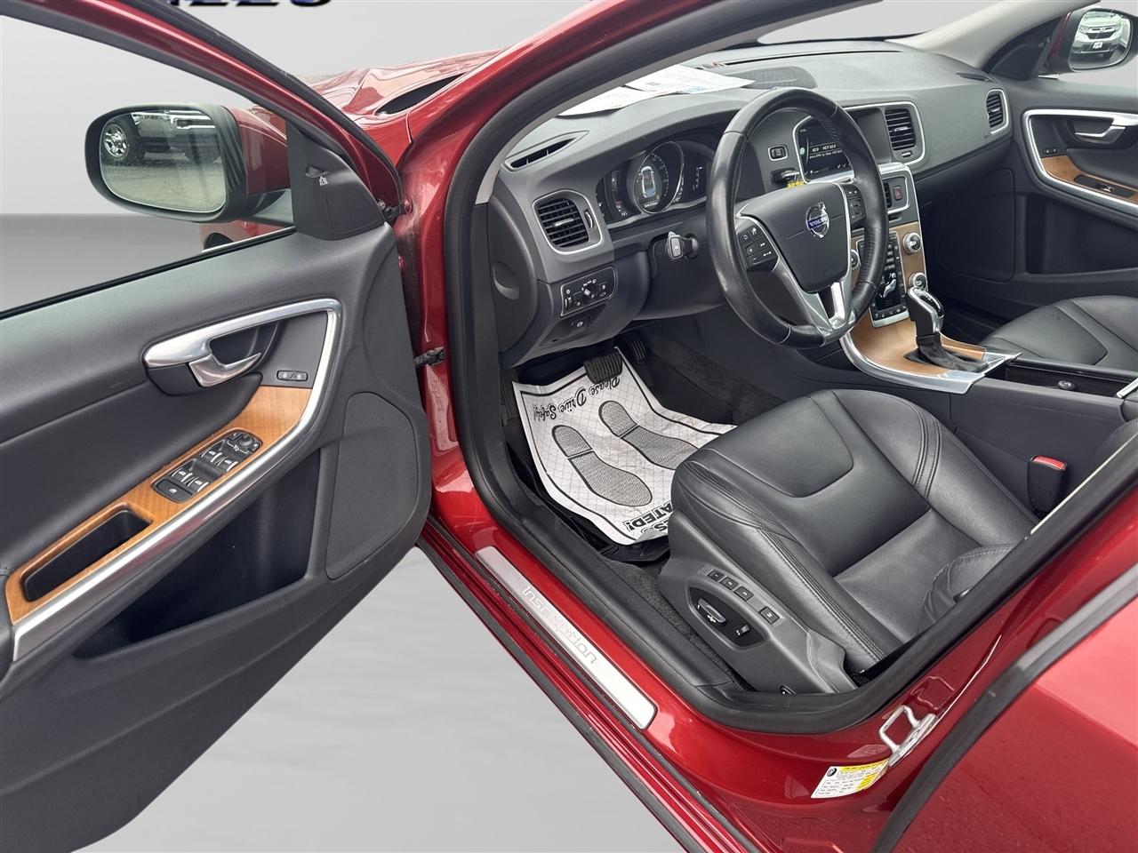 Volvo S60 Inscription 4dr Sdn T5 Drive-E Platinum FWD 2016
