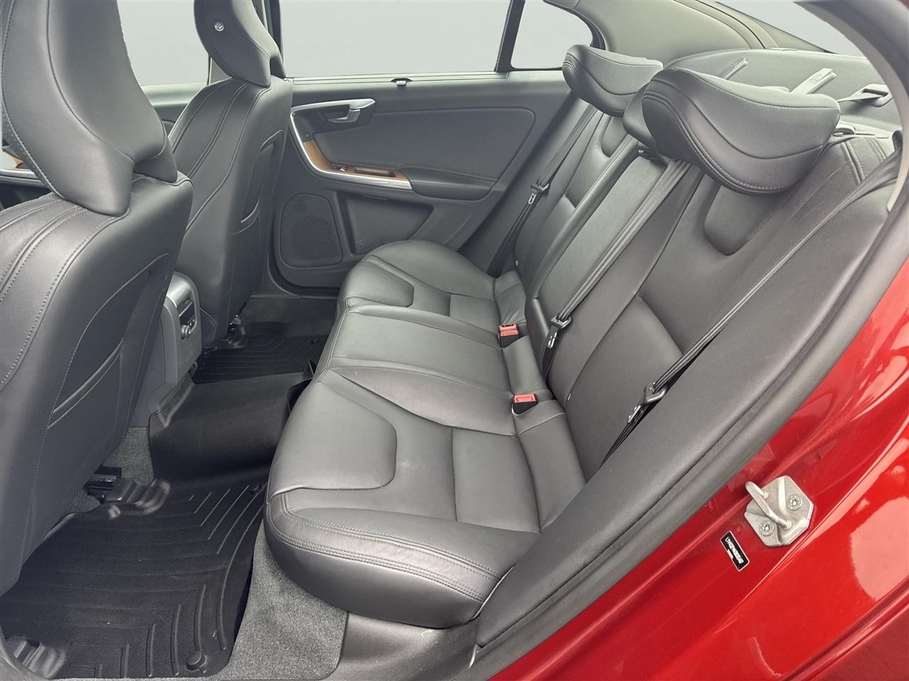 Volvo S60 Inscription 4dr Sdn T5 Drive-E Platinum FWD 2016