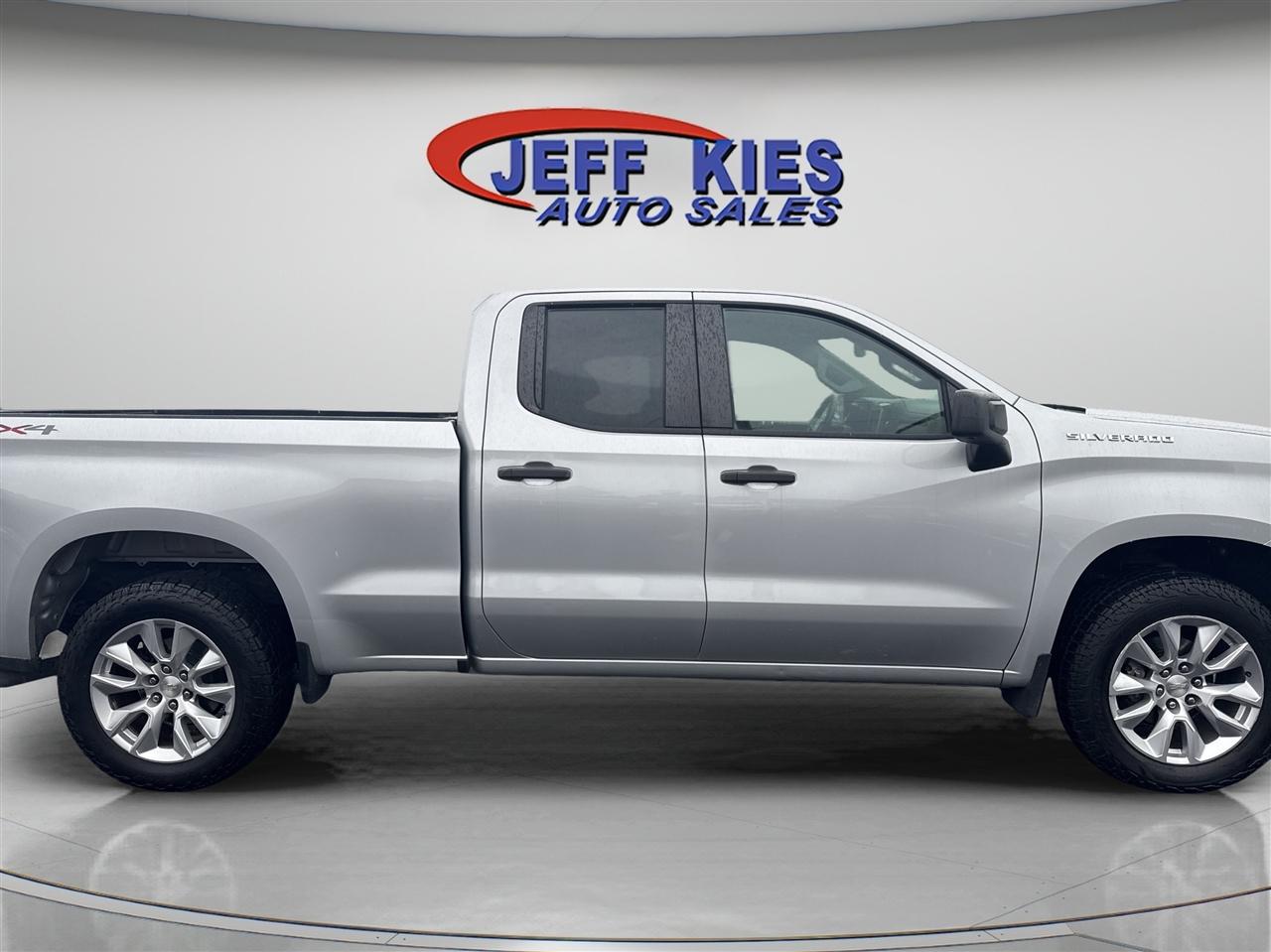 Chevrolet Silverado 1500 4WD Double Cab 147" Custom 2020