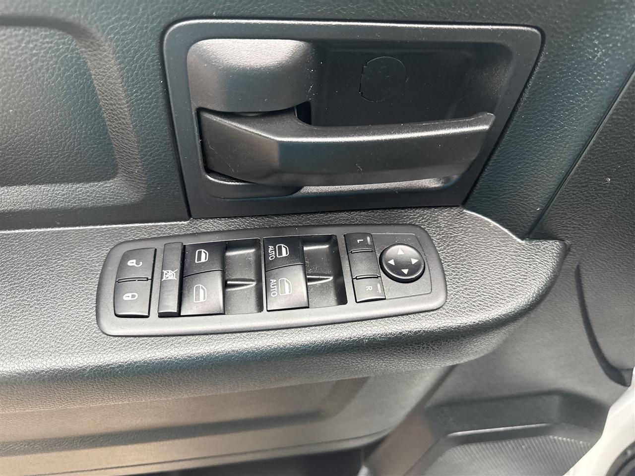 RAM 1500 Tradesman 4x4 Crew Cab 6'4" Box 2018
